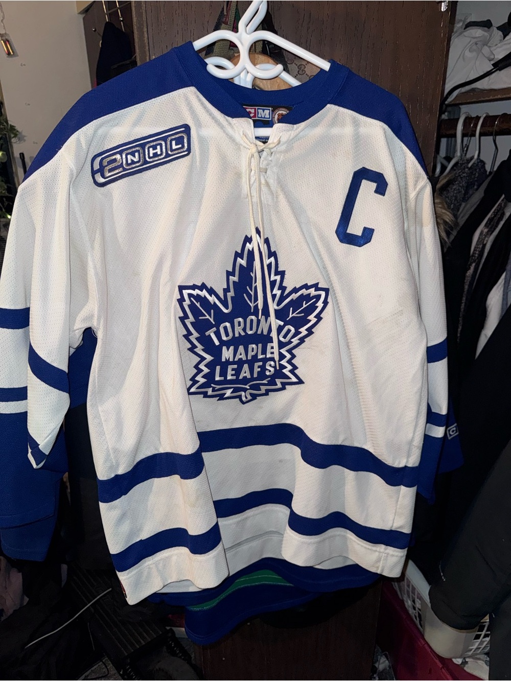 Toronto Maple Leafs White & Blue Hockey Jersey - Captain